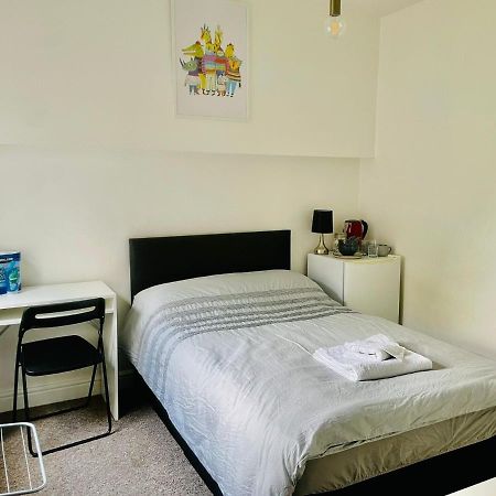 بيت شباب 305 High Town Road لوتون المظهر الخارجي الصورة
