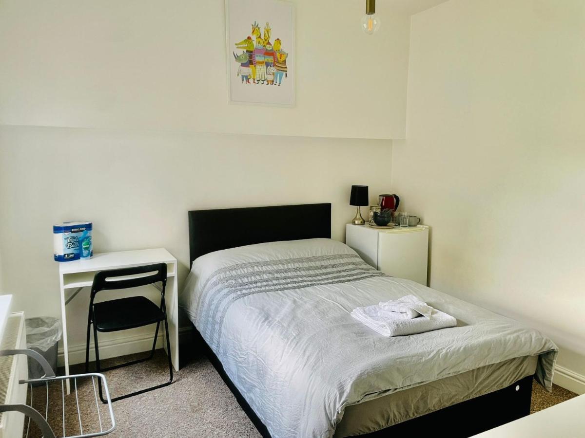 بيت شباب 305 High Town Road لوتون المظهر الخارجي الصورة